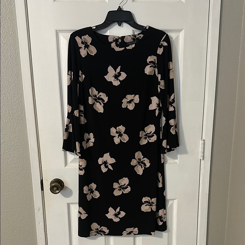 Black Sheath Dress with Long Bell Sleeves for Casual Occasions